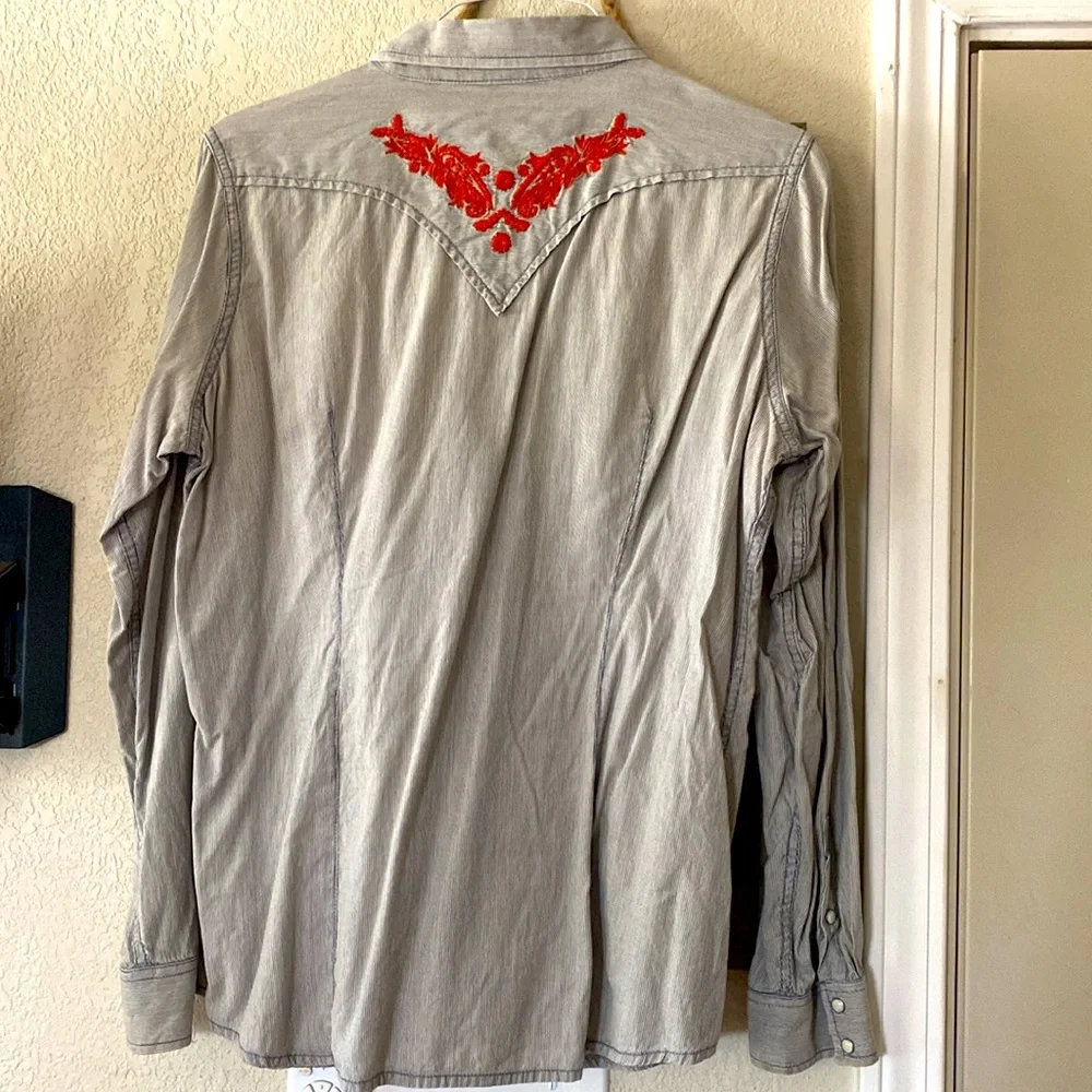 Ladies Western Embroidered Pearl Snap - Picture 2 of 3